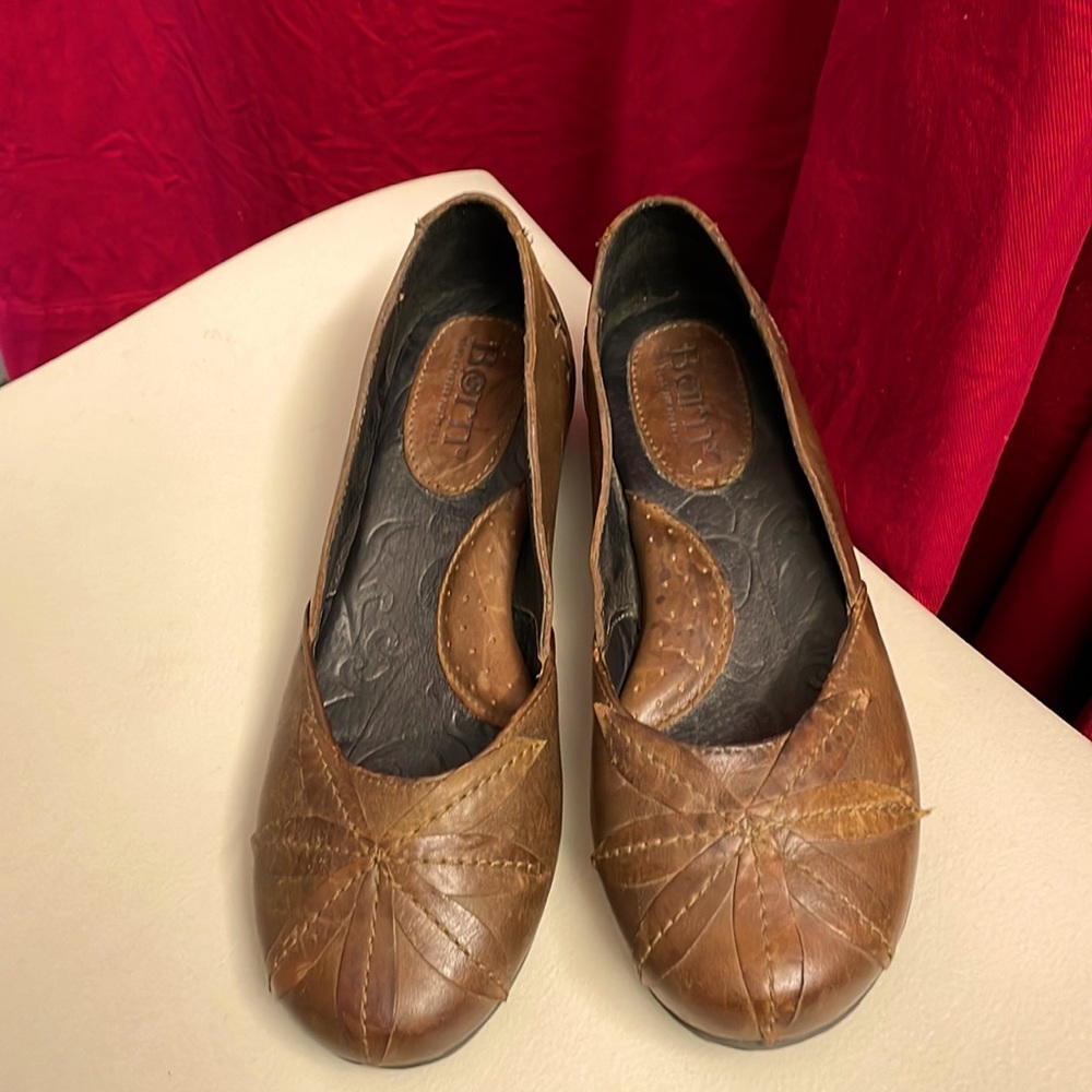 Women's born flat size 7